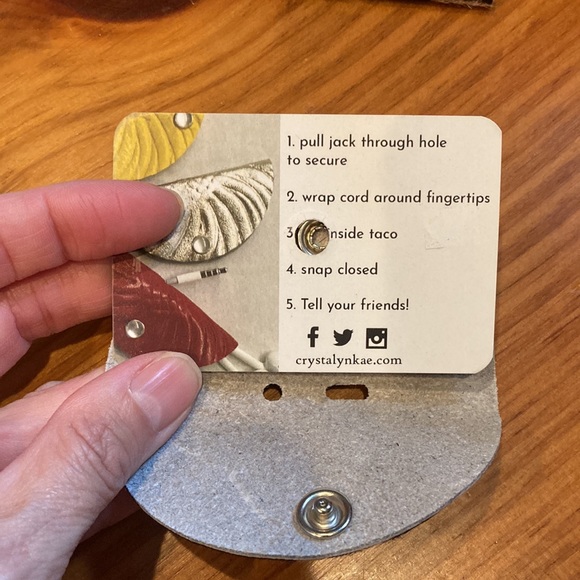 New! CRYSTALYN KAE Animal Print Headphone Tacos Cord Detanglers Metallic Leather - Picture 11 of 11